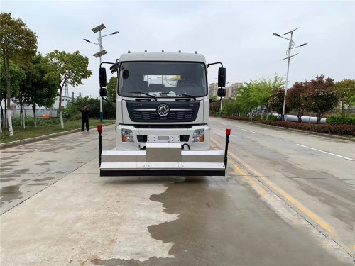 國(guó)六8立方東風天錦 路面清洗車(chē)