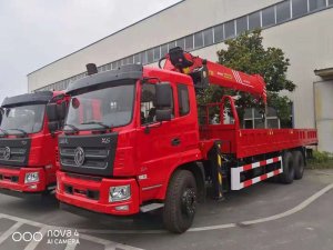 國(guó)六東風途威X6後雙橋新(xīn)款随車(chē)吊