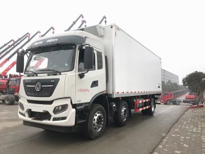 天錦KR小(xiǎo)三軸高頂雙卧冷藏車(chē)