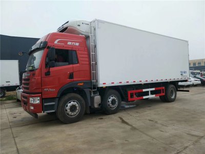 解放捍V小(xiǎo)三軸冷藏車(chē)