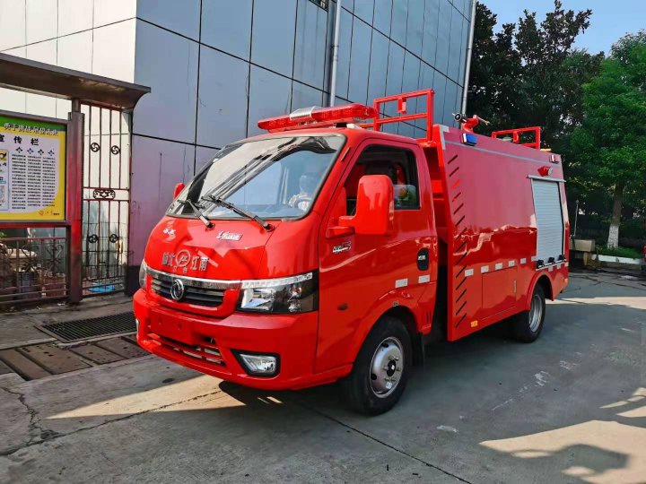 東風途逸1噸水罐消防車(chē)