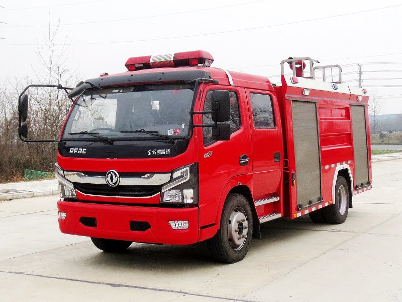 國(guó)六東風多(duō)利卡D7-5.5立方水罐消防車(chē)