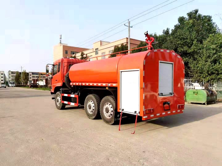 東風六驅8噸森林消防車(chē)