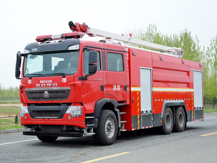 國(guó)六豪沃後雙橋12立方18米舉高噴射消防車(chē)